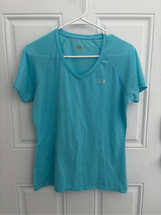 Under Armour Tops - Under Armour Women’s Aqua V-Neck Performance Tee